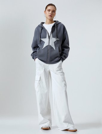 Fermuarlı Kapşonlu Oversize Sweatshirt  Yıldız Aplike Detaylı Cepli Uzun Kollu