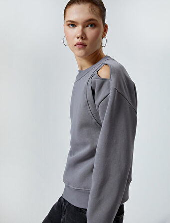 Pencere Detaylı Sweatshirt Uzun Kollu Bisiklet Yaka Rahat Kalıp