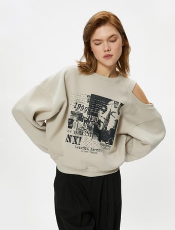 Pencere Detaylı Sweatshirt Rahat Kalıp Uzun Kollu Baskılı