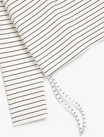 Crop Sweatshirt Yanları Bağlama Detaylı Bisiklet Yaka Rahat Kalıp