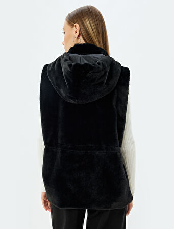 Suni Kürk Yelek Kapüşonlu Çıtçıt Düğmeli Cep Detaylı