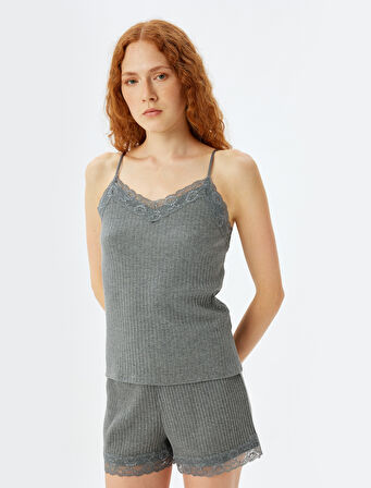 Askılı Pijama Üstü Dantel Detaylı V Yaka