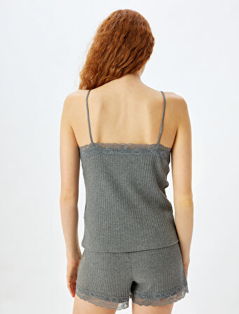 Askılı Pijama Üstü Dantel Detaylı V Yaka