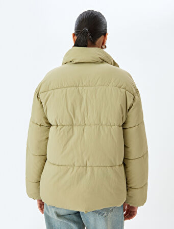 Kısa Şişme Mont Dik Yaka Fermuarlı Kapaklı Cep Detaylı Rahat Kalıp