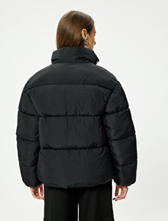 Dik Yaka Fermuarlı Cepli Su İtici Kısa Şişme Mont 