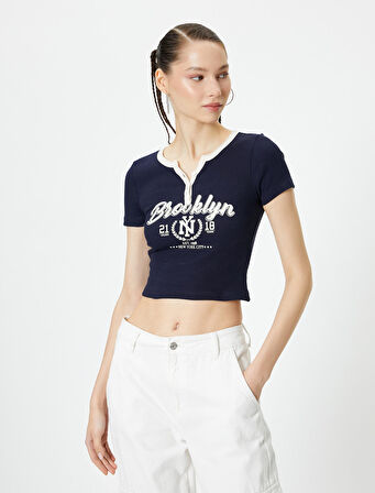 V Yaka Crop Tişört Düğmeli Baskılı Kısa Kollu Ribanalı Pamuklu Slim Fit