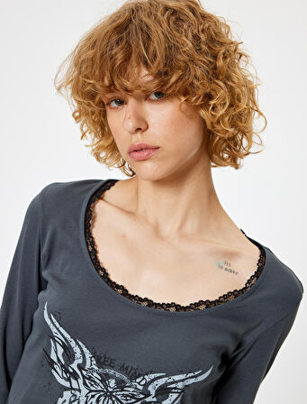 Crop Tişört Uzun Kollu Baskılı U Yaka Dantel Detaylı Slim Fit