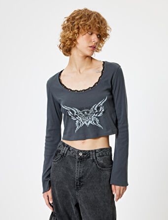 Crop Tişört Uzun Kollu Baskılı U Yaka Dantel Detaylı Slim Fit