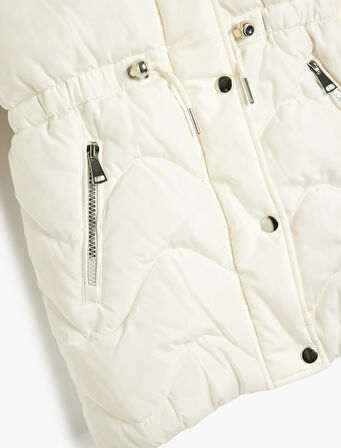 Şişme Kaban Suni Kürk Detaylı Kapşonlu Cepli Fermuarlı Kemer Detaylı