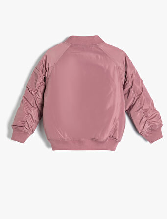 Ceket Kapaklı Cep Detaylı Manşetleri ve Beli Lastikli Fermuar Detaylı