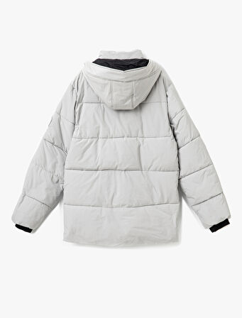 Baskılı Kapaklı Cep Detaylı Slim Fit Kapüşonlu Şişme Mont