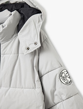 Baskılı Kapaklı Cep Detaylı Slim Fit Kapüşonlu Şişme Mont