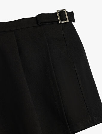 Pileli Şort Etek Toka Detaylı