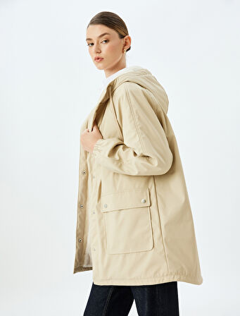 Cepli Çıt Çıt Düğme Kapamalı Cepli İçi Peluş Astarlı Kapüşonlu Oversize Suni Deri Parka 