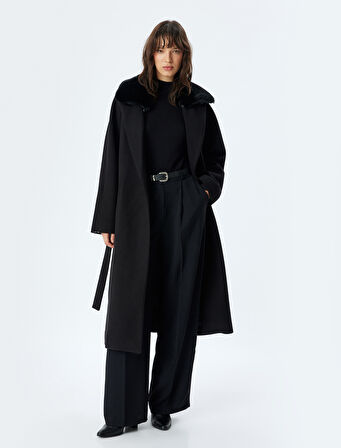 Yakası Çıkarılabilir Kürklü Cepli Uzun Kaşe Kaban