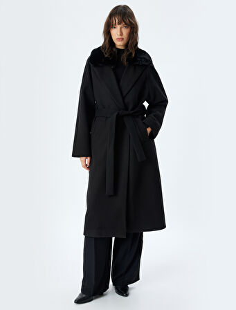 Yakası Çıkarılabilir Kürklü Cepli Uzun Kaşe Kaban