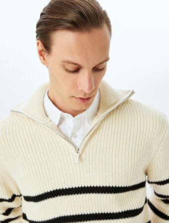 Yarım Fermuarlı Çizgili Triko Kazak