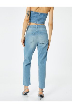Yüksek Bel Kot Pantolon Rahat Kesim Hafif Dar Paça - Mom Slim Jeans