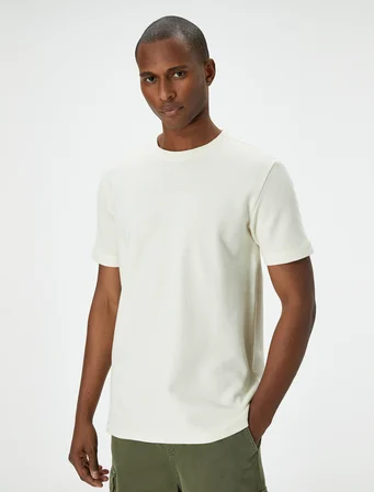 Basic Tişört Slim Fit Bisiklet Yaka Kısa Kollu Dokulu