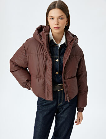 Kapüşonlu Fermuarlı Cep Detaylı Kapitone Crop Şişme Mont