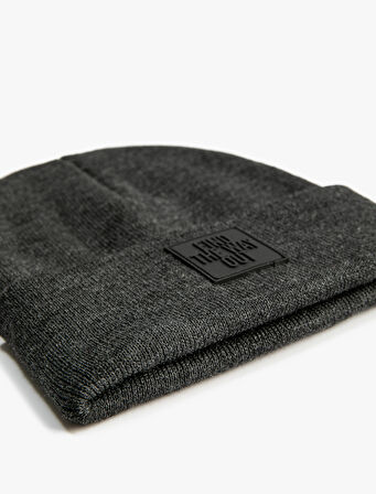 Katlı Bere Slogan Baskılı Etiket Detaylı