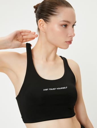 Arkası Pencere Detaylı Sporcu Sütyeni Kaplı Slim Fit U Yaka Baskılı