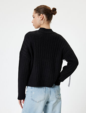 Dik Yaka Kazak Kurdele Detaylı Örgü Motifli Uzun Kollu