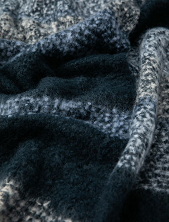 Atkı Püsküllü Dokulu Çok Renkli