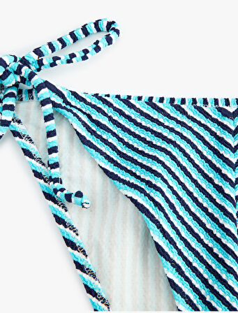 Yanları Bağlamalı Çizgili İpli Bikini Altı