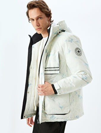 Etiket Detaylı Fermuarlı Su İtici Çıtçıt Düğmeli Kapşonlu Kayak Montu