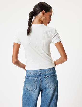 Dokulu Tişört Düğme Detaylı Bisiklet Yaka Kısa Kollu Slim Fit