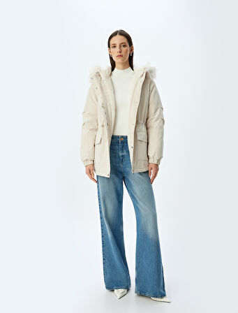 Suni Kürk Detaylı Kapüşonlu İçi Peluş Astarlı Şişme Mont 