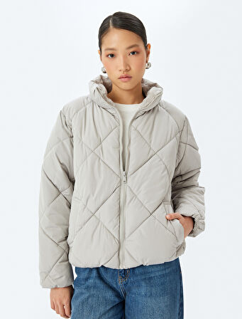 Fermuarlı Cepli Dik Yaka Kapitone Kısa Şişme Mont