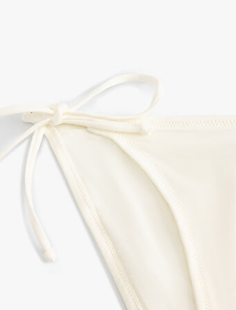 İpli Bikini Altı Yanları Bağlamalı