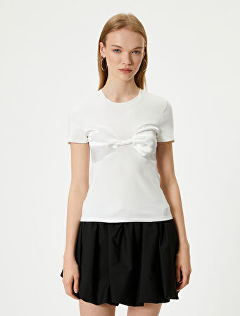 Bisiklet Yaka Tişört Fiyonk Detaylı Kısa Kollu