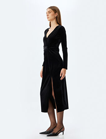 Uzun Kadife Elbise Slim Fit V Yaka Uzun Kollu Yırtmaç Detaylı