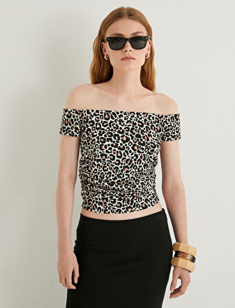 Leopar Desenli Crop Bluz Kayık Yaka Slim Fit
