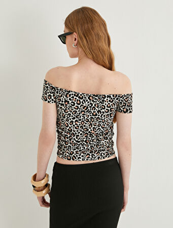 Leopar Desenli Crop Bluz Kayık Yaka Slim Fit