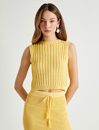 Kroşe Üst Kolsuz Arkası Bağlamalı Pencere Detaylı Yuvarlak Yaka