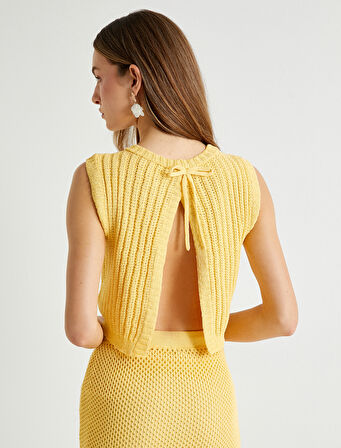 Kroşe Üst Kolsuz Arkası Bağlamalı Pencere Detaylı Yuvarlak Yaka