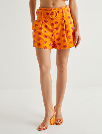 Kemerli İşlemeli Mini Şort