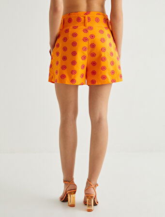 Kemerli İşlemeli Mini Şort