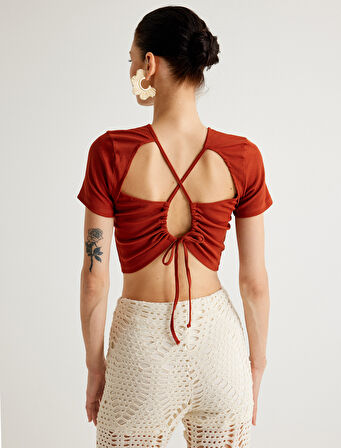 Koton X Melis Ağazat - Crop Tişört Arkası Pencere Detaylı Bağlamalı Kısa Kollu Yuvarlak Yaka