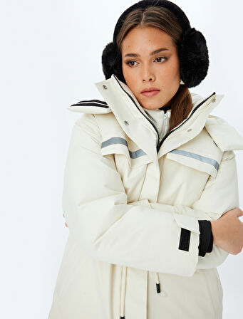 Kemerli Kapüşonlu Su Geçirmez Kayak Montu