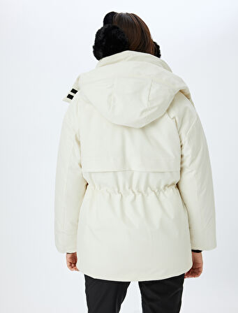 Kemerli Kapüşonlu Su Geçirmez Kayak Montu