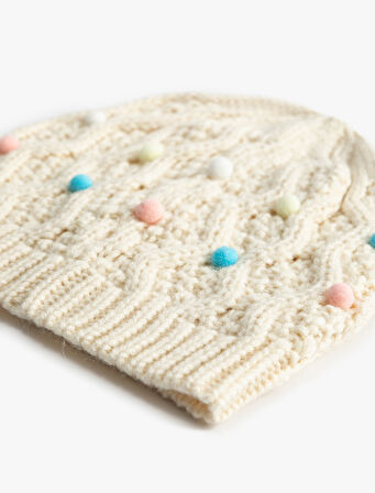 Ponpon Detaylı Örgü Bere