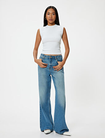 Arkası Pencere Detaylı Kolsuz Tişört