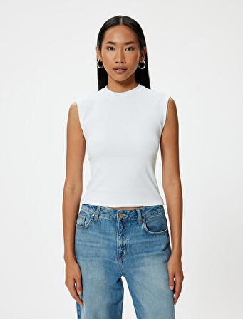 Arkası Pencere Detaylı Kolsuz Tişört