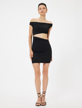 Omzu Açık Mini Elbise Pencere Detaylı Slim Fit