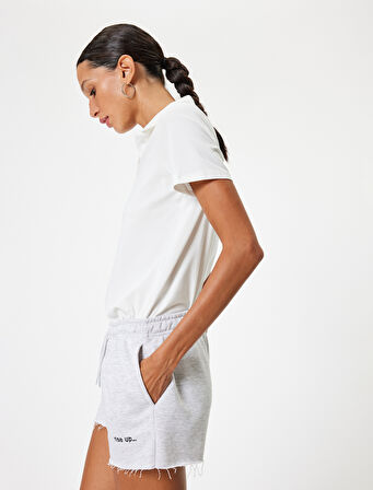 Mini Şort Beli Bağcıklı Slogan İşlemeli Kesik Paça Slim Fit Cep Detaylı